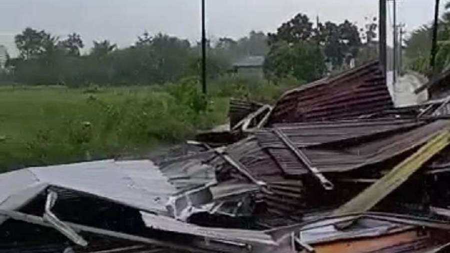 Hujan yang Disertai Angin Kencang Membuat Rusak Rumah Warga di Klaten