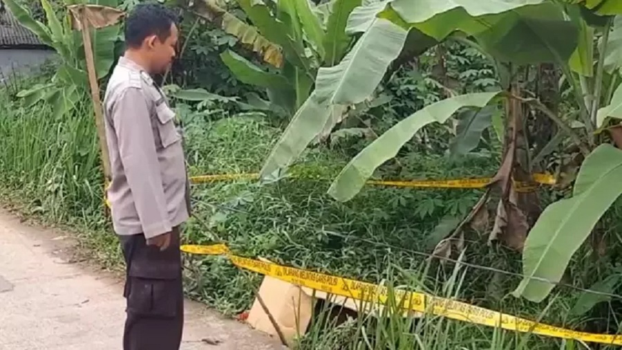 Warga Temukan Koper Merah Berisi Potongan Tubuh Manusia di Bogor