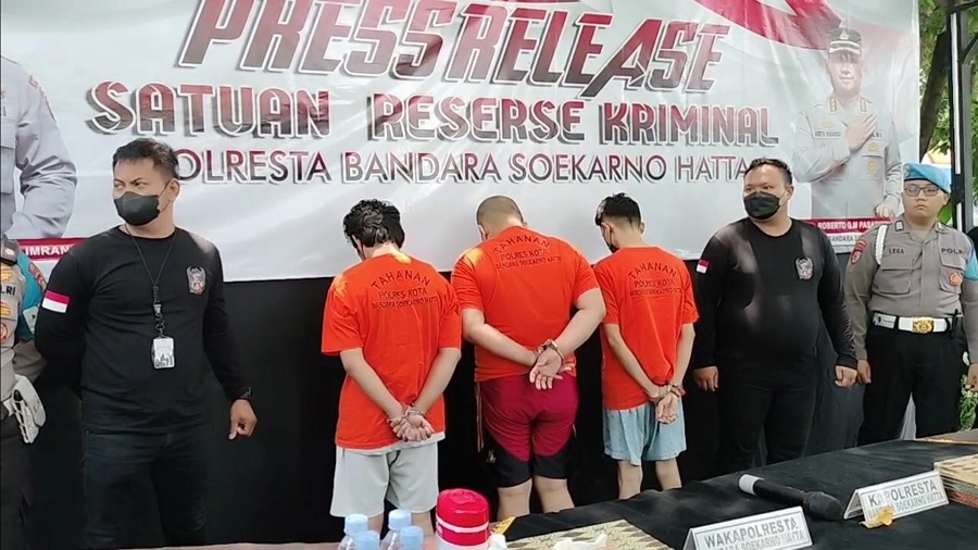 Polisi Tangkap Polisi Gadungan saat Memeras Calon TKI di Bandara Soetta