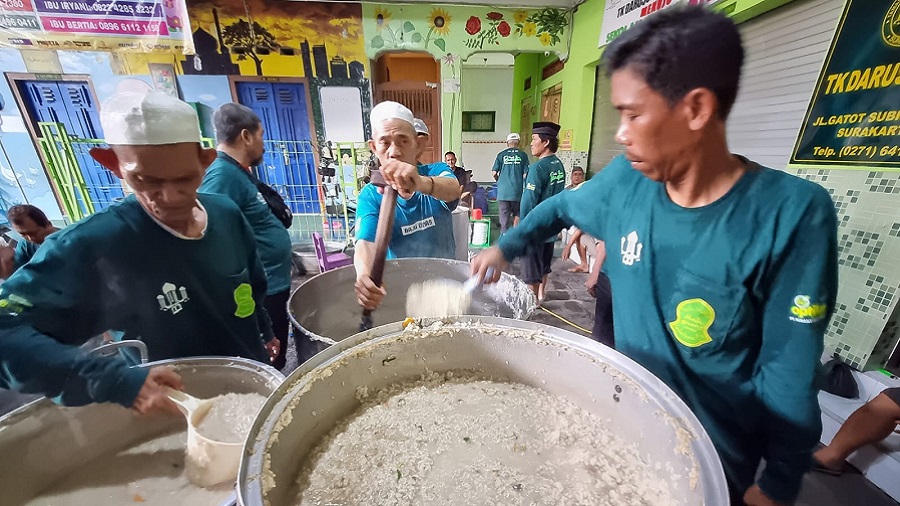 Tradisi Bubur Samin, Menu Berbuka Puasa Khas Banjar, Diserbu Warga Solo