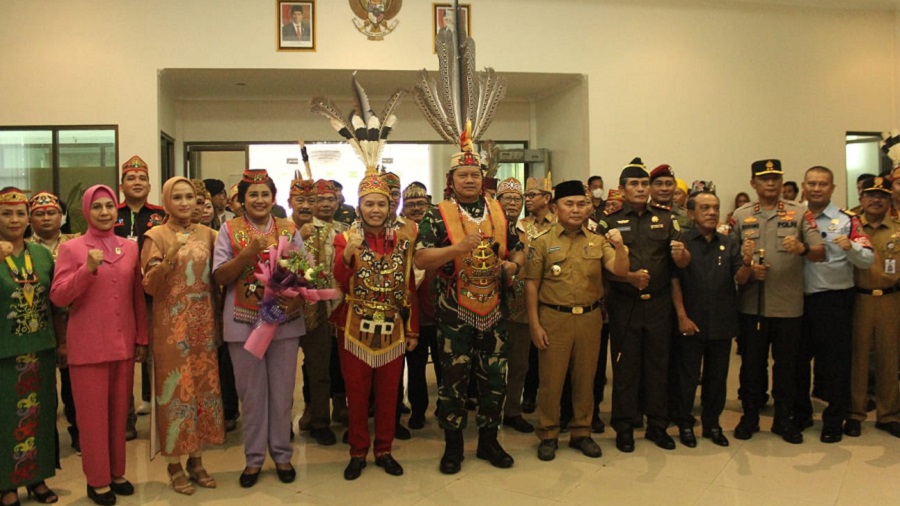 Beri Gelar Kehormatan ke Panglima Yudo, Agustiar Sabran Harap Ada Putra-putri Dayak Jadi Petinggi TNI