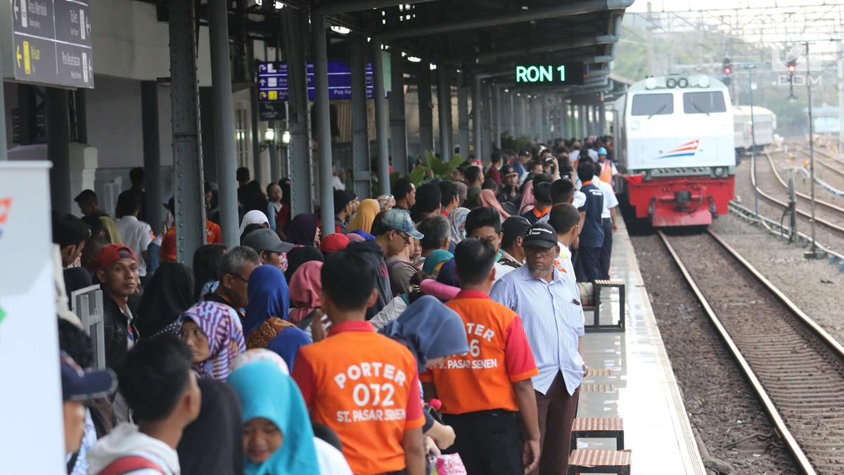 H-1 Lebaran, Puluhan Ribu Pemudik Tinggalkan Jakarta Lewat Jalur Kereta Api