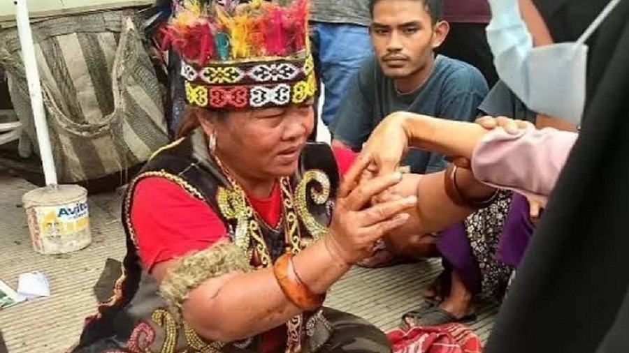 Ini Profil Ibu Ida dari Suku Dayak Ahli Pengobatan Alternatif yang Viral di TikTok
