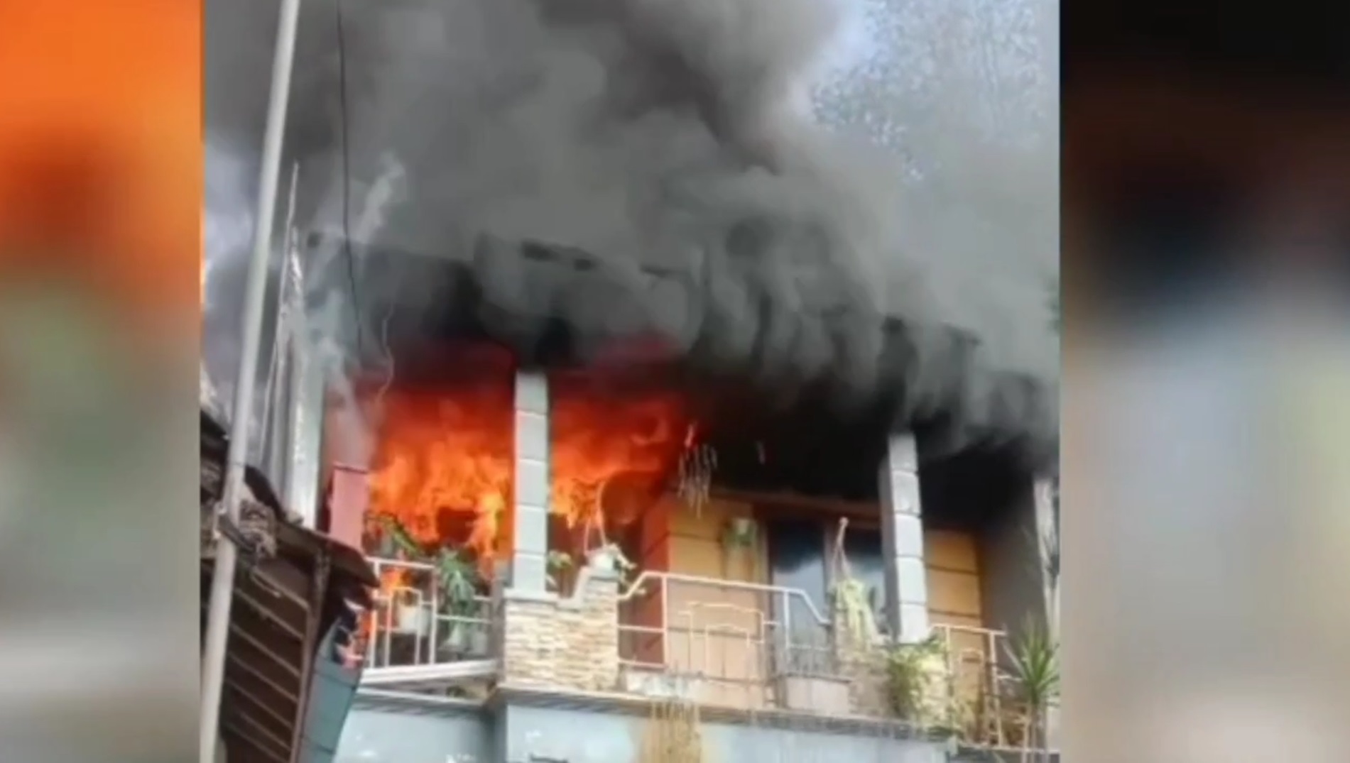 Rumah Dua Lantai di Kawasan Padat Penduduk Hangus Terbakar, Pemilik Sempat Terjebak