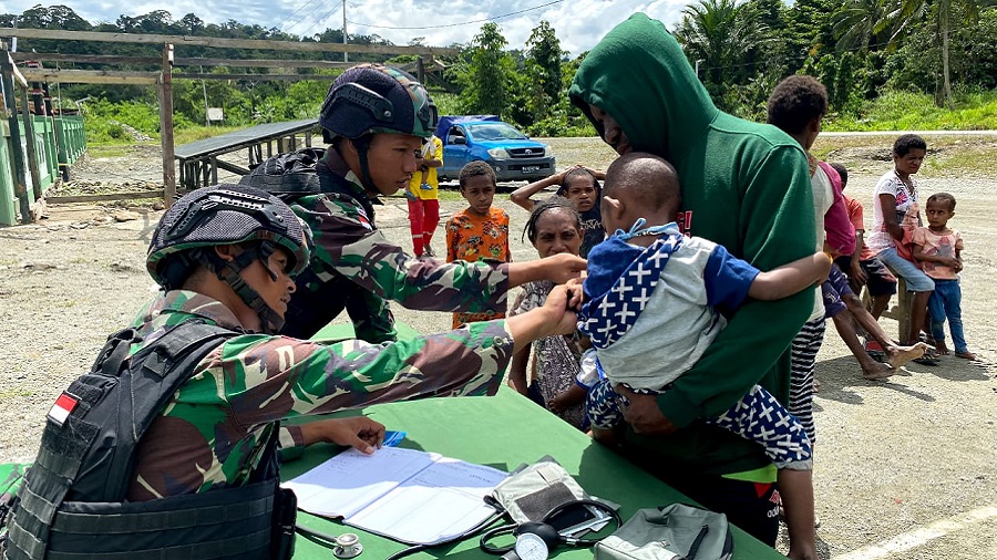 Ada Apa dengan Masyarakat Papua Berbondong Bondong Datang Ke Pos TNI..