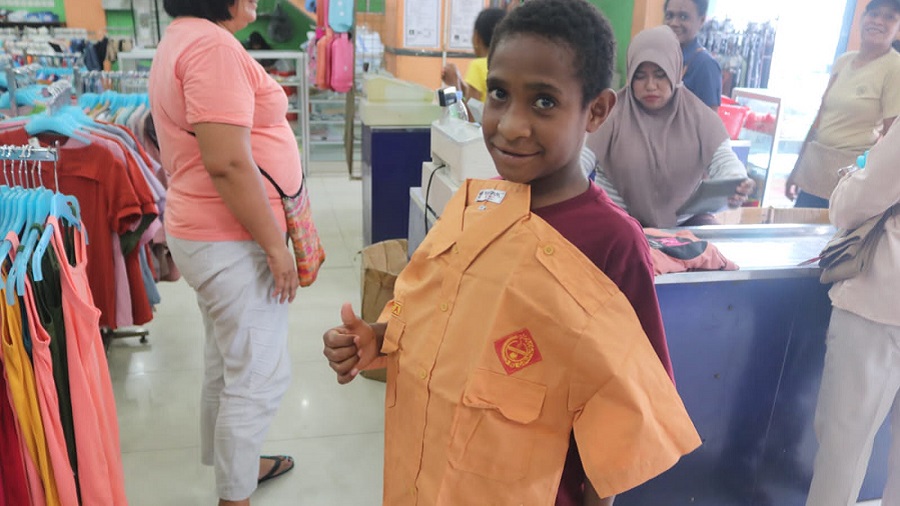 Salmon, Anak Papua Akhirnya Bisa Sekolah Lagi