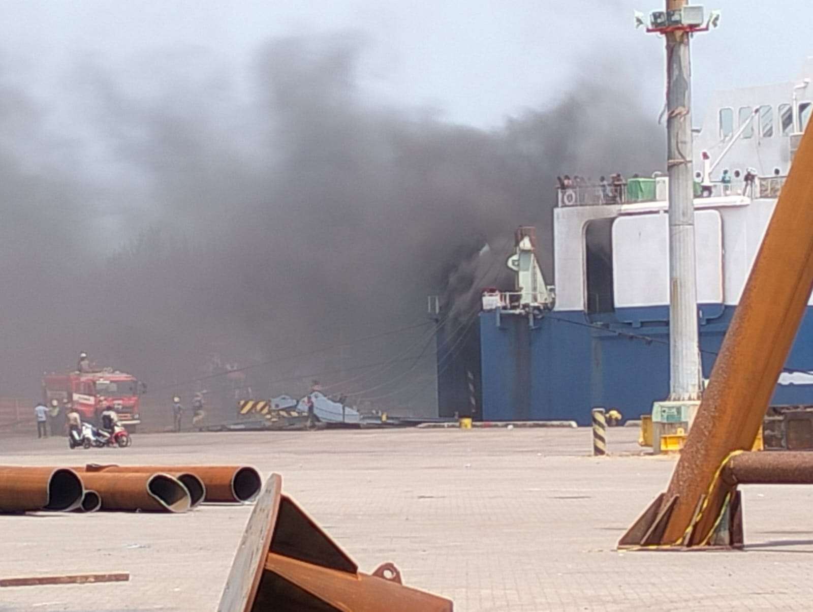 KMP Mutiara dii Merak Terbakar, Ratusan Penumpang Dievakuasi