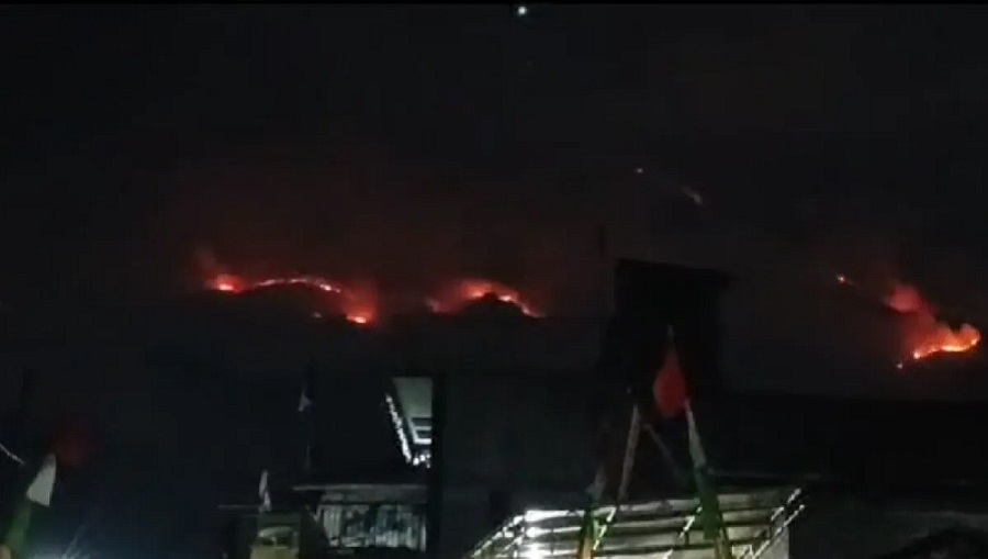 Puluhan Pendaki Dievakuasi dari Kawasan Hutan yang Terbakar di Gunung Sumbing