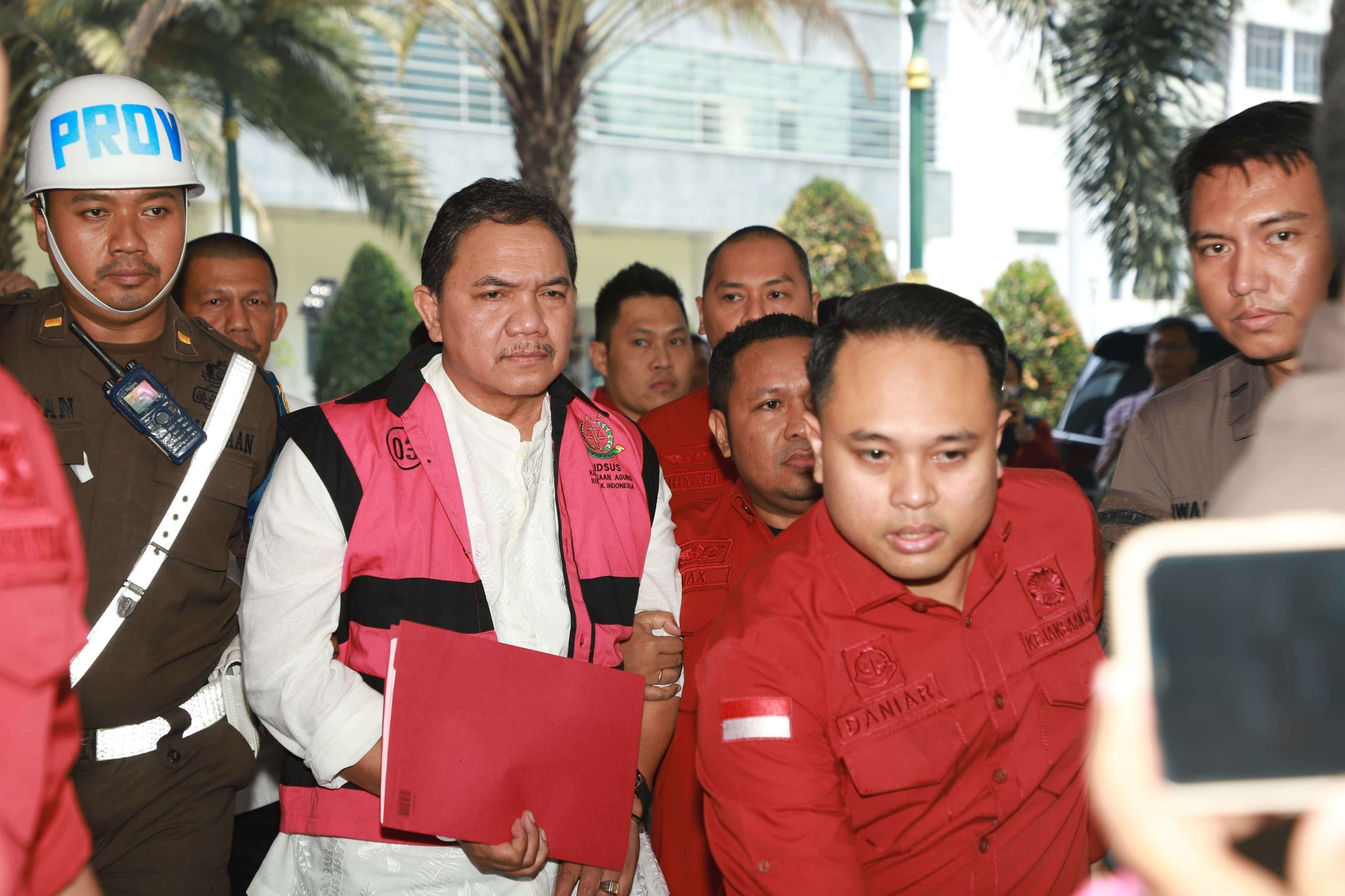 Anggota BPK Ditahan Pihak Kejaksaan Agung Terkait Kasus BTS Kemkominfo