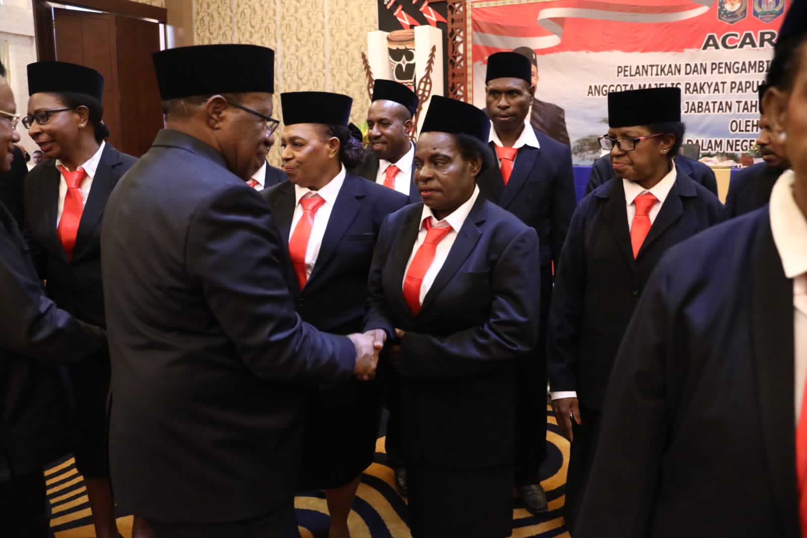 Wamendagri Lantik 33 Anggota MRP Papua Selatan Masa Jabatan 2023-2028