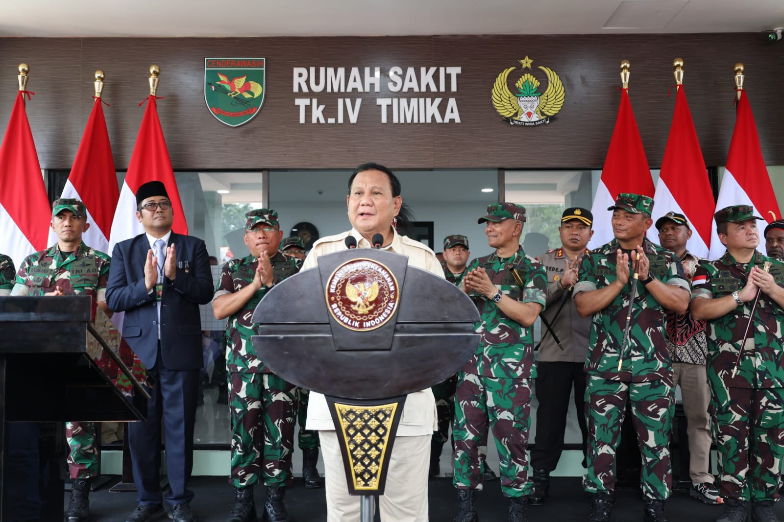 Menhan Prabowo Resmikan RS di Papua dan Serahkan Bantuan 164 Unit Kendaraan Dinas Untuk TNI-Polri