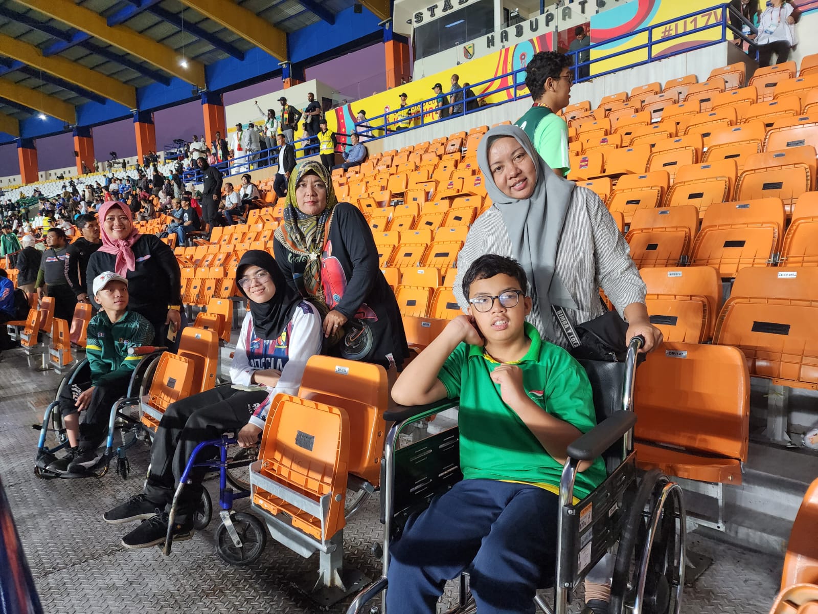 Cerita Unik Penonton Disabilitas Menyaksikan Piala Dunia U-17 2023
