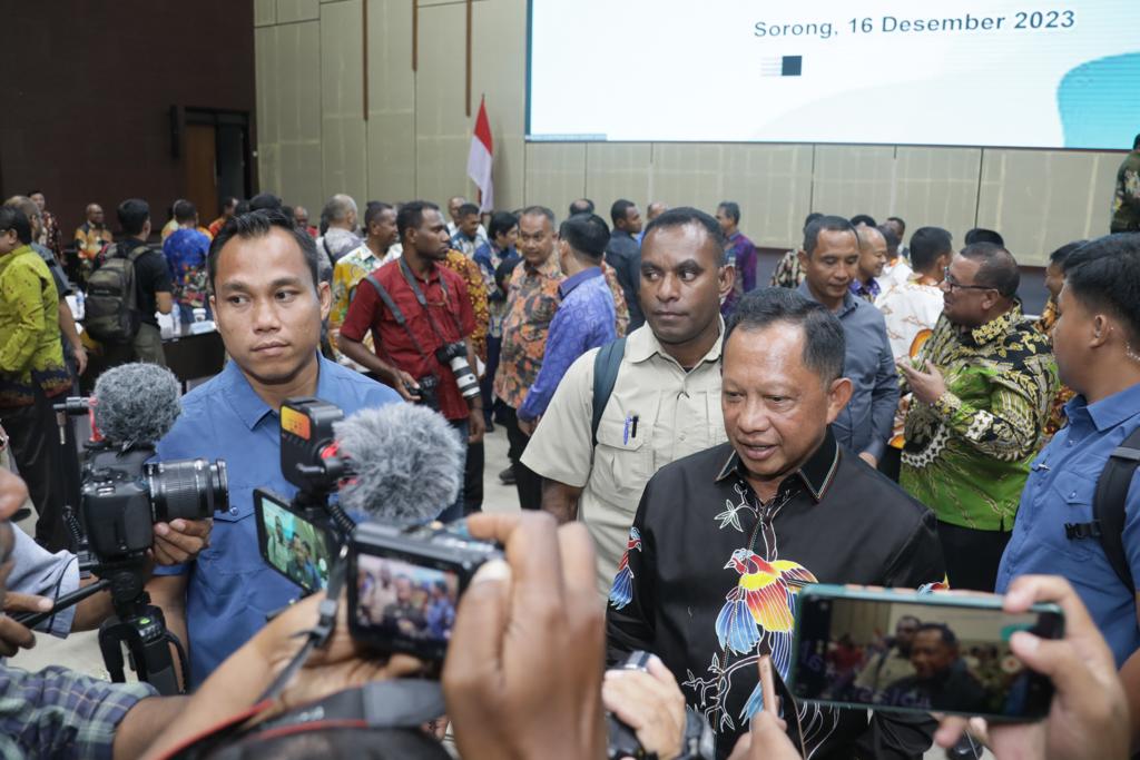 Pimpin Rakor Evaluasi Pembangunan Papua, Mendagri Dorong Peningkatan Realisasi APBD dan Investasi