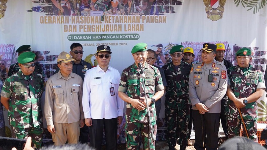 Wakasad Tinjau Lokasi Ketahanan Pangan Kostrad di Ciemas dan Cibenda Sukabumi