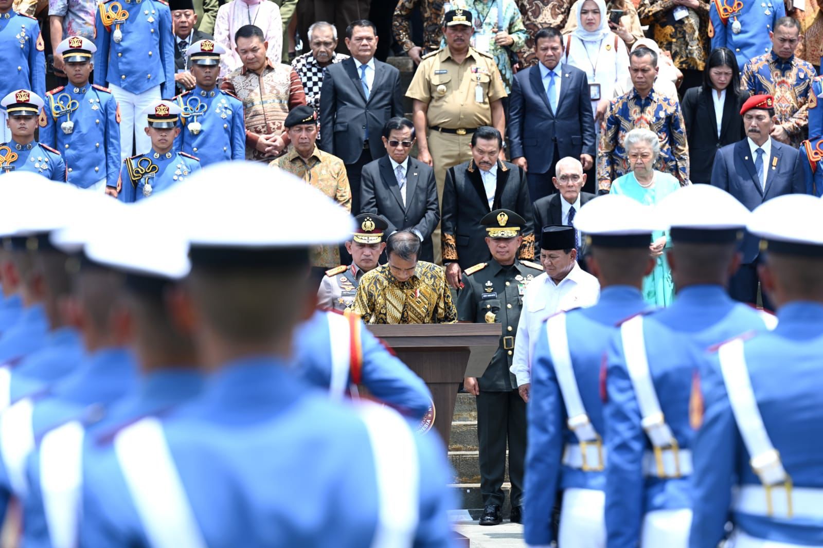 Menhan Prabowo Dampingi Presiden Jokowi Resmikan Graha Utama Akmil, Magelang