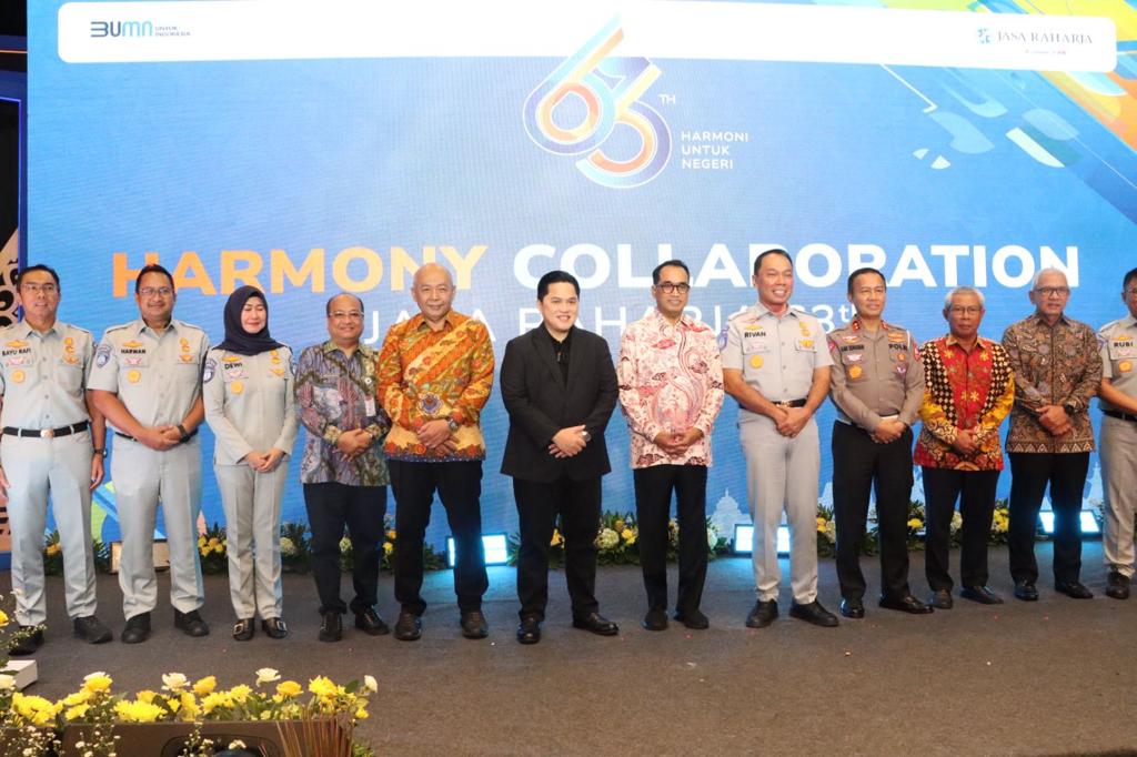 Plh. Dirjen Bina Keuda Maurits Terima Penghargaan dari Jasa Raharja