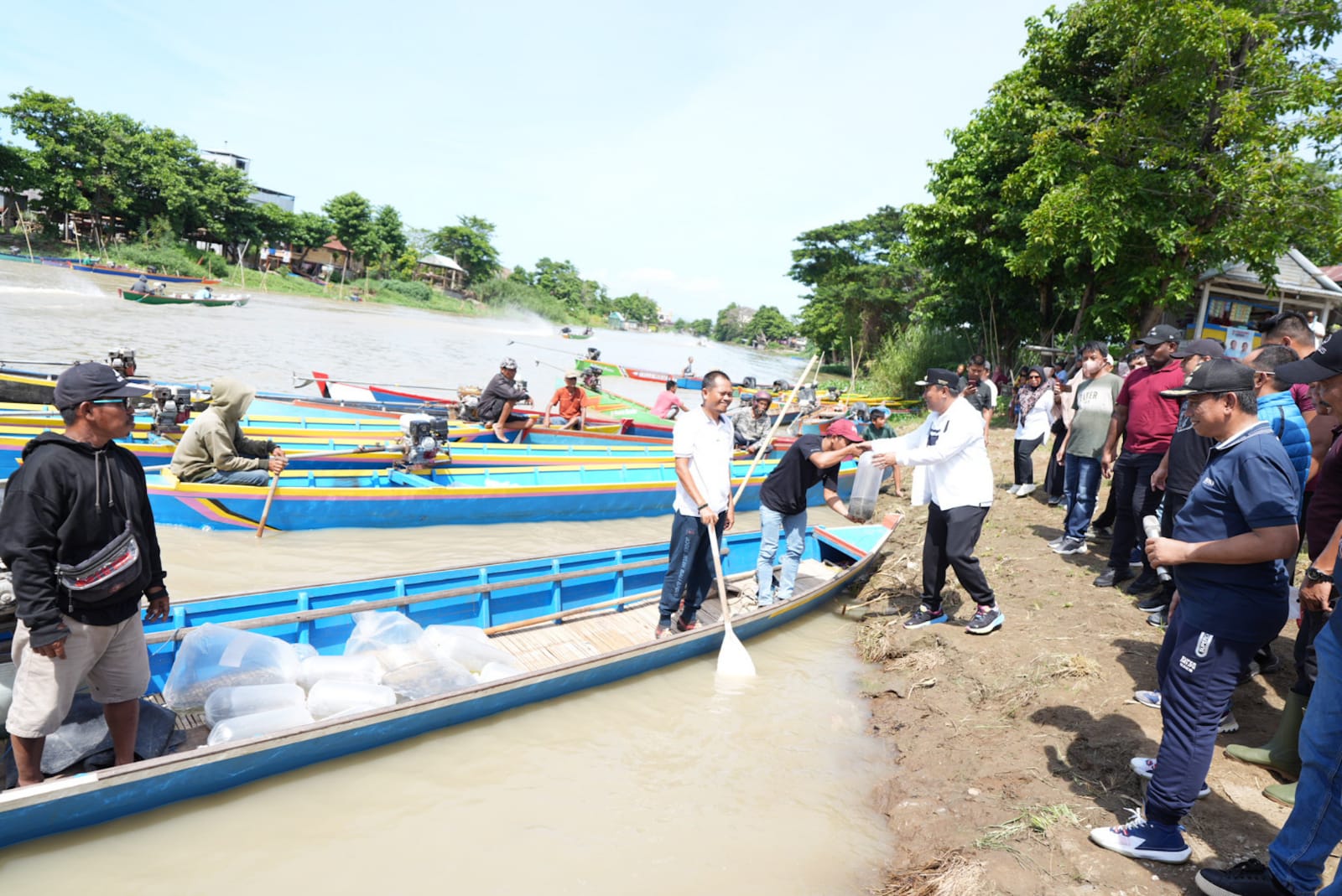 1 Juta 10 Ribu Benih Ikan Ditebar di Danau Tempe, Program Ketahanan Pangan Pj Gubernur Sulsel