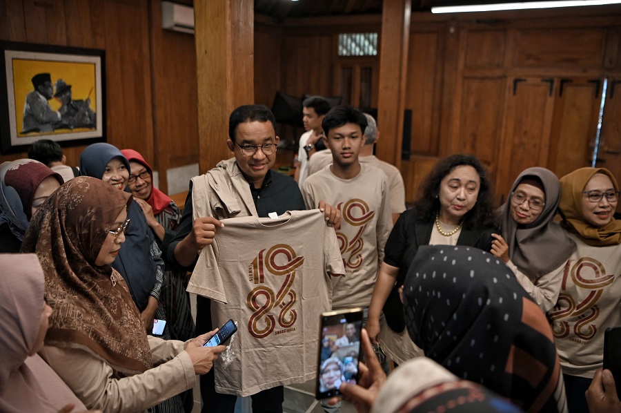 Isi Masa Tenang Pemilu, Anies Reuni Bersama Teman SMA 2 Yogyakarta