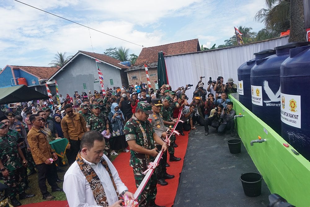 KASAD Didampingi Pangkostrad Resmikan Program Peningkatan Kesejahteraan Desa di Kabupaten Banyumas