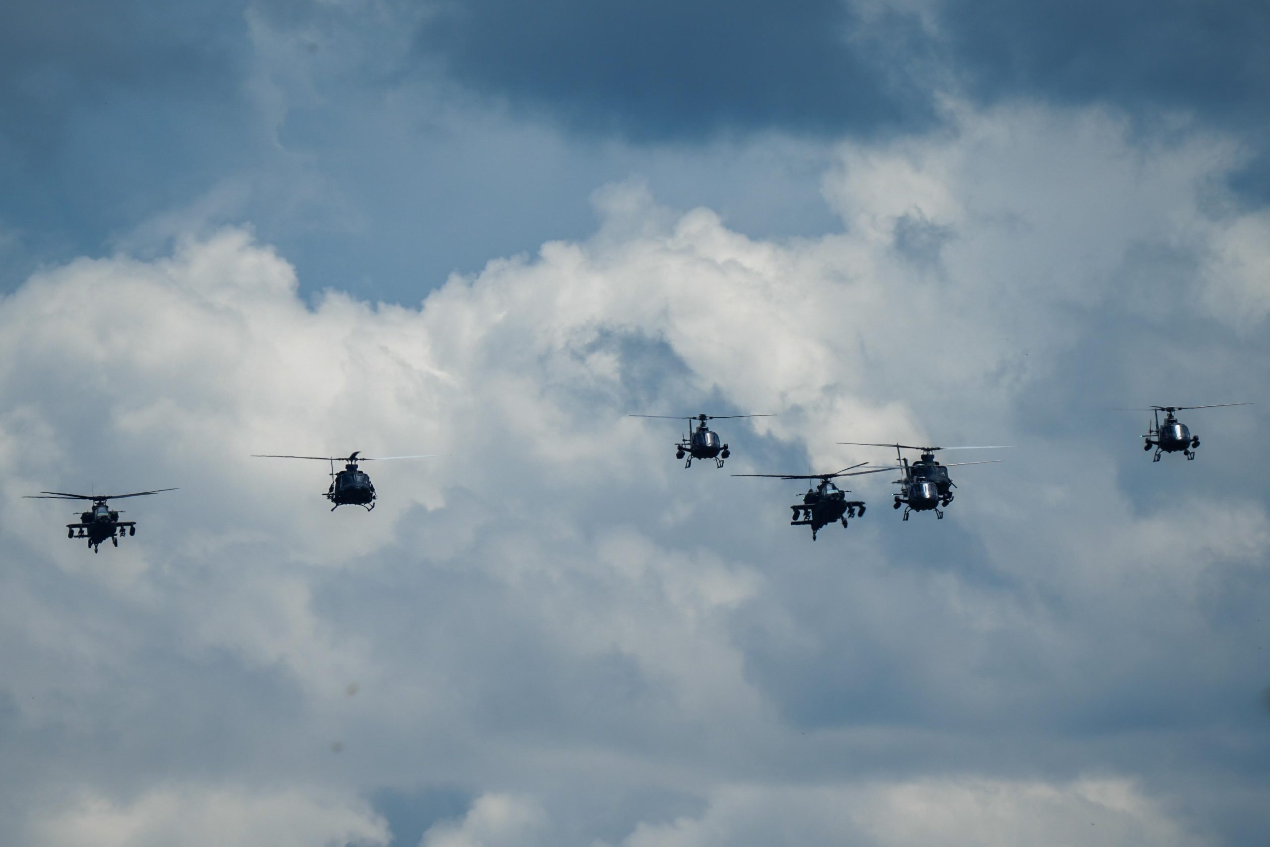 8 Heli Penerbad Menyerang Sasaran di Cipatat