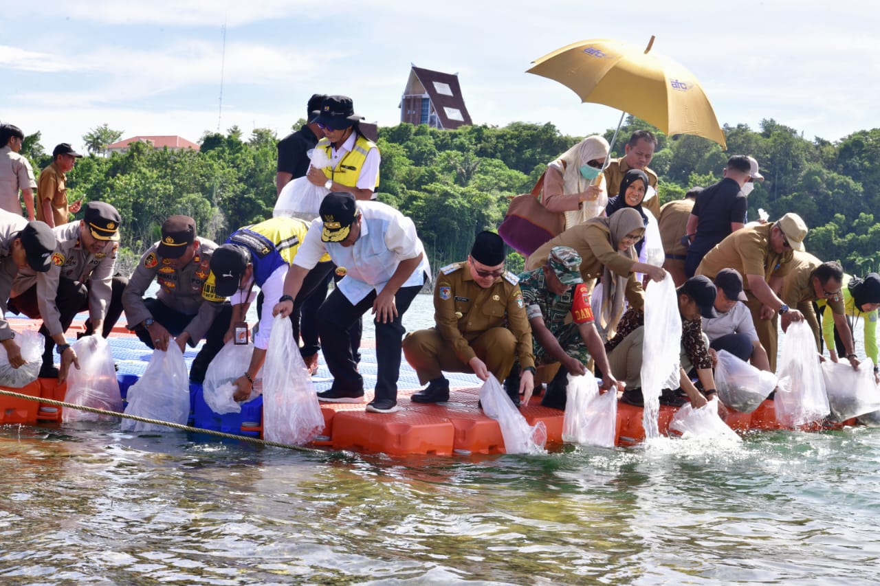 Tebar 250 Ribu Benih, Pj Gubernur Sulsel Target Wajo Jadi Pusat Ikan Air Tawar