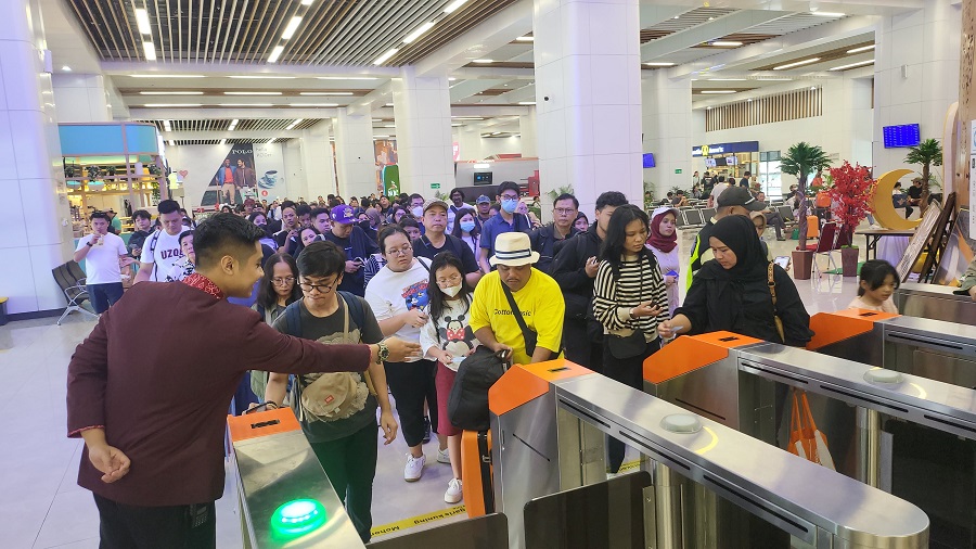 H+3 Lebaran Penumpang Whoosh Masih Ramai, KCIC Perkirakan Volume Kembali Lebih Dari 20 Ribu
