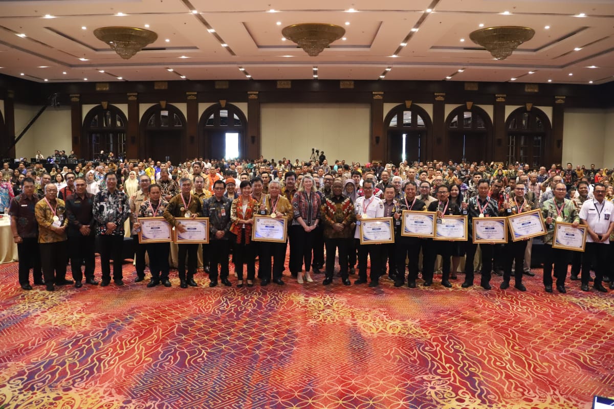 Buka SPM Awards 2024, Wamendagri Dorong Pemda Berikan Pelayanan Optimal bagi Masyarakat