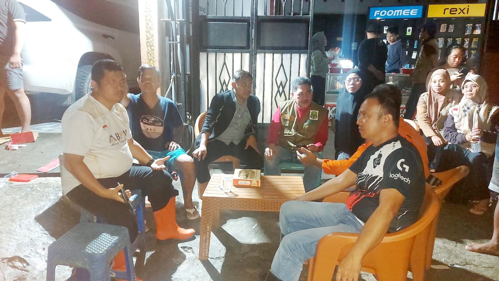 Kunjungi Lokasi Banjir, Basra Instruksikan Pendirian Posko dan Dapur Umum