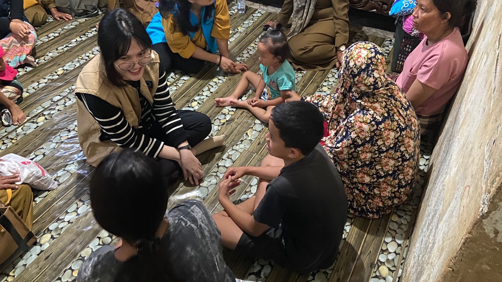 Pemprov Sulsel Beri Pendampingan Trauma Healing untuk Anak-anak dan Perempuan Korban Banjir dan Long