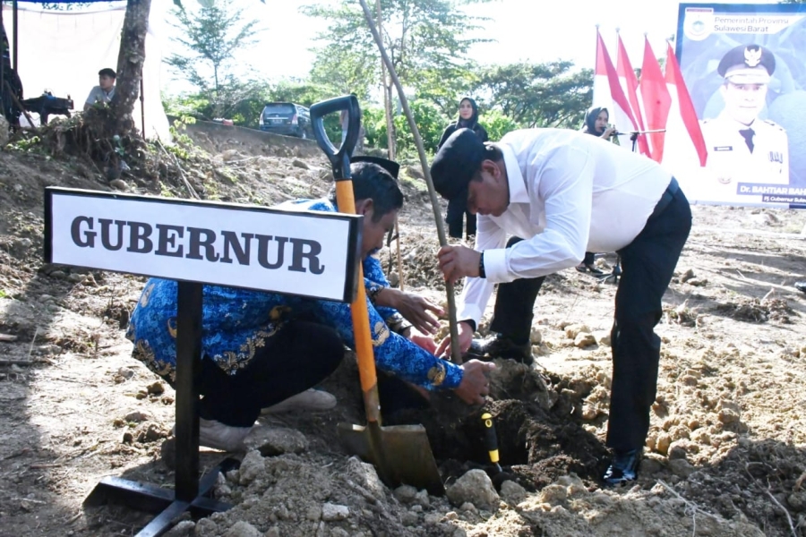 Momen Harkitnas, Pj Gubernur Bahtiar dan Forkopimda Sulbar Menanam Sukun